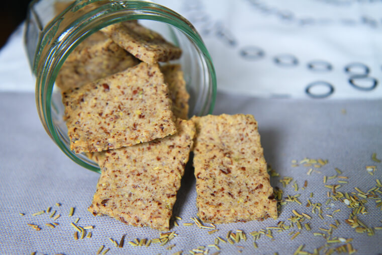 almond-pulp-crackers